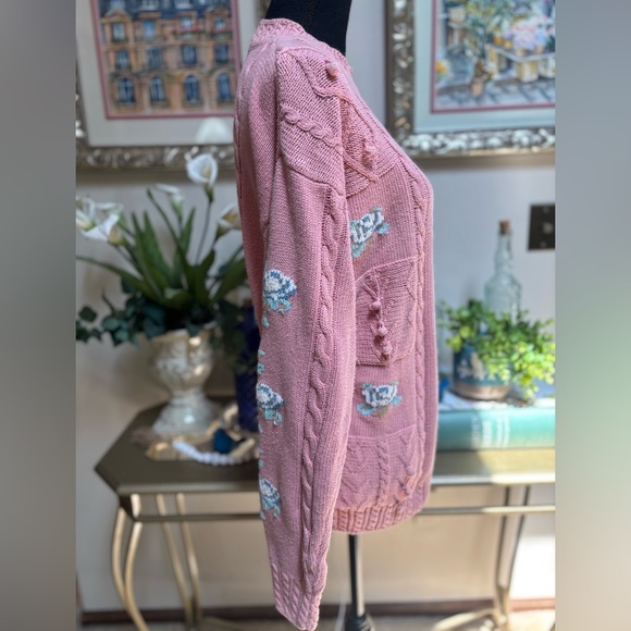 VTG IZOD CLUB HAND EMBROIDERED BLUE & PINK CROCHETED COTTAGE CORE SWEATER SZ S - Picture 4 of 11